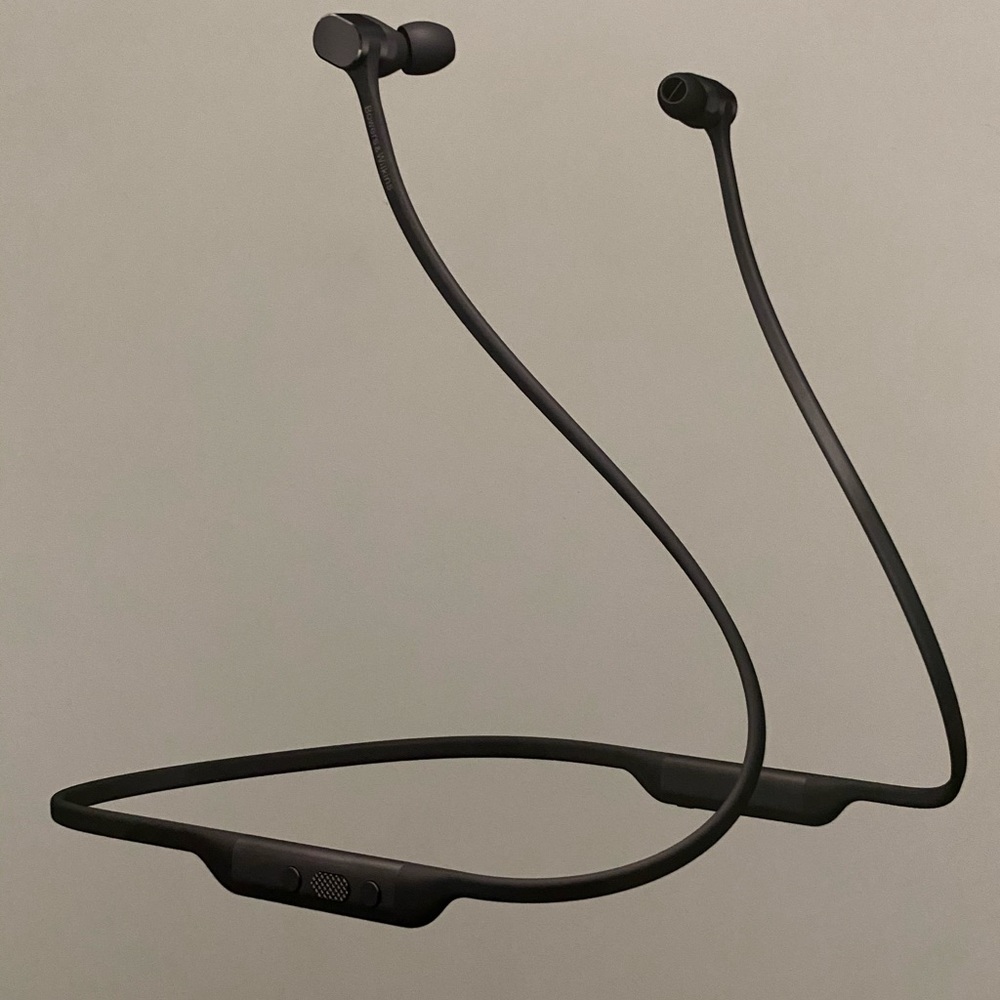 Bowers and Wilkins p13 wireless headphones
No box - Picture 1 of 4